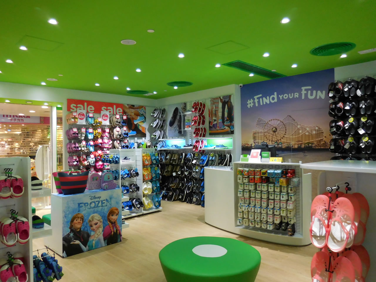 crocs sun plaza